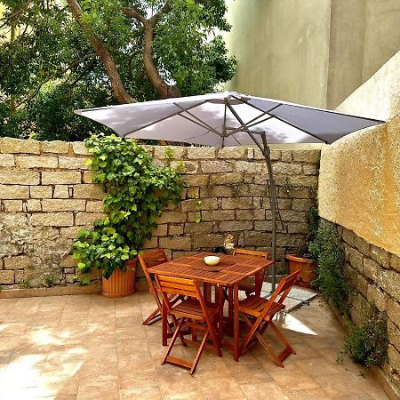 Spacious 3-Bedroom Apartment With Courtyard In Tempio Pausania - Perfect For Families Exterior photo