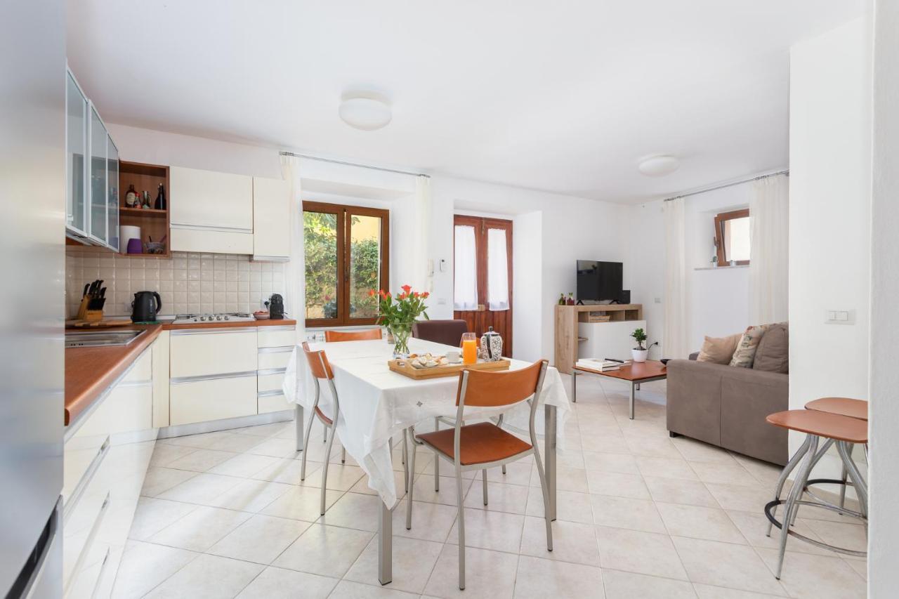 Spacious 3-Bedroom Apartment With Courtyard In Tempio Pausania - Perfect For Families Exterior photo