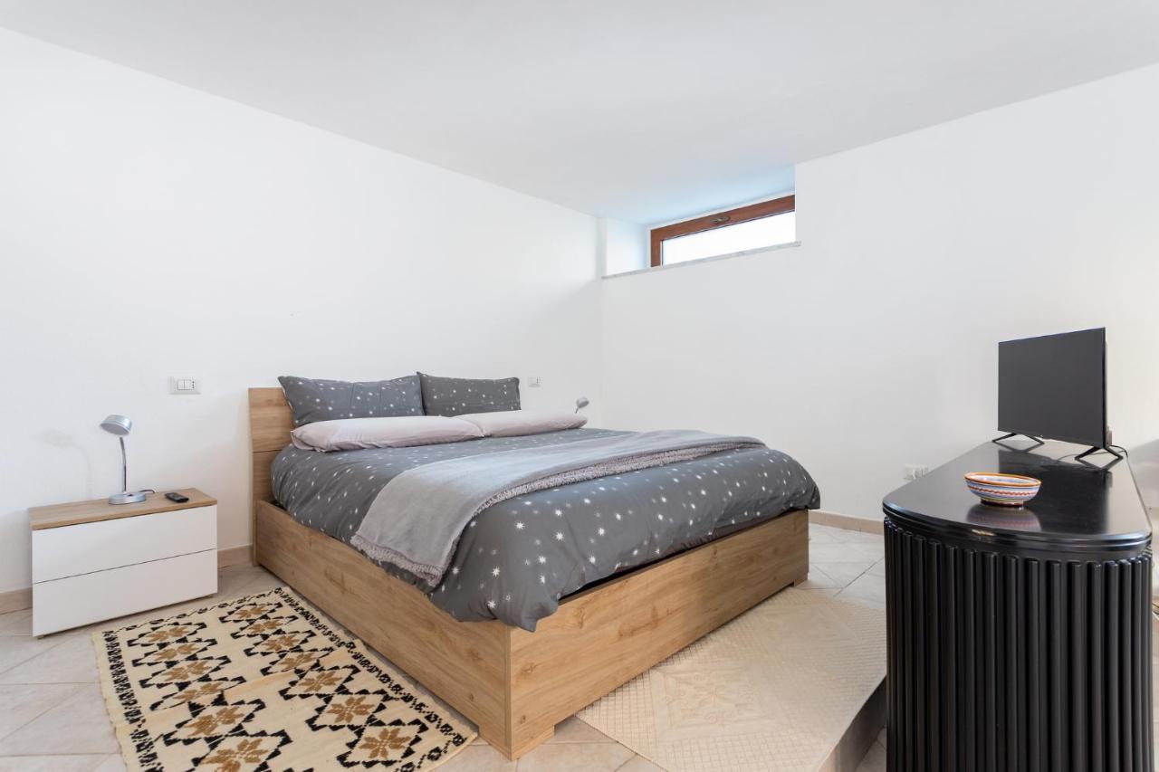 Spacious 3-Bedroom Apartment With Courtyard In Tempio Pausania - Perfect For Families Exterior photo