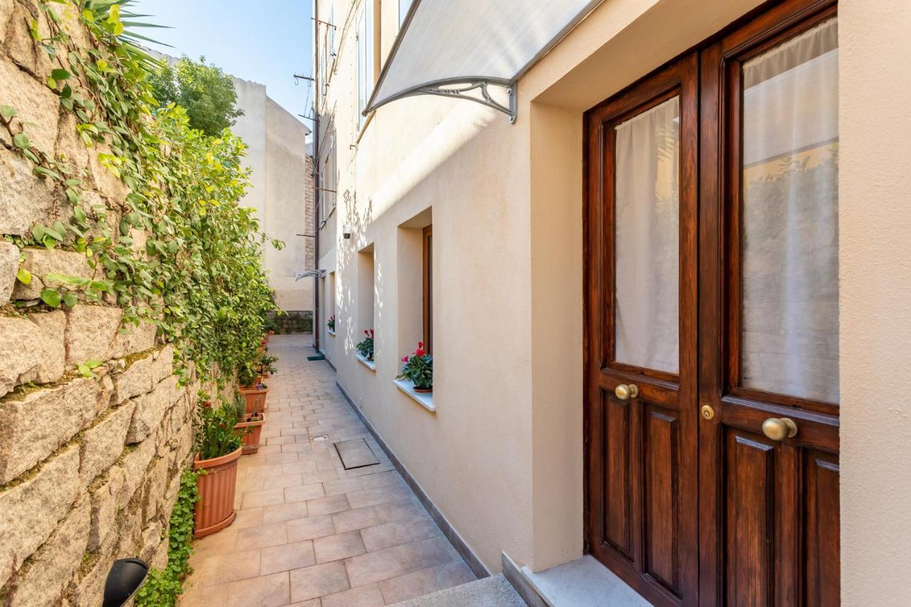 Spacious 3-Bedroom Apartment With Courtyard In Tempio Pausania - Perfect For Families Exterior photo